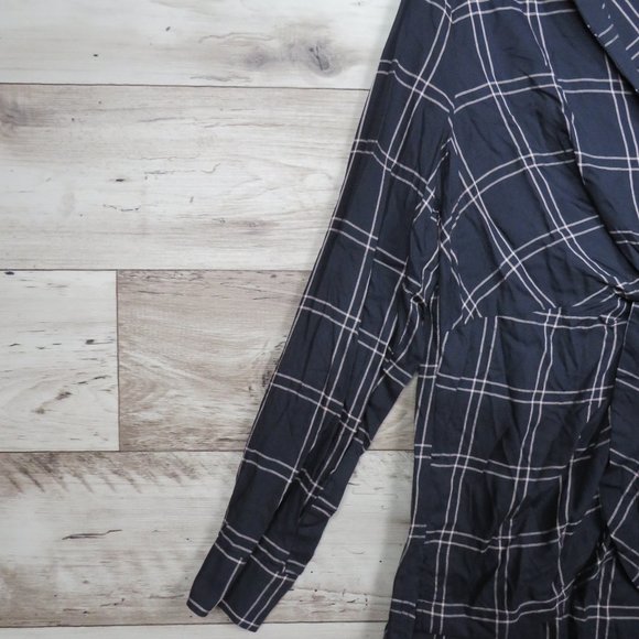 SOHO* Women's Button Down Long Sleeve Front Knot Size Medium Black w/White Lines - Picture 6 of 15